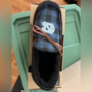 Men’s Carolina Tarheels slippers